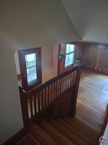 135 SW Taylor ST, Topeka, KS 66603