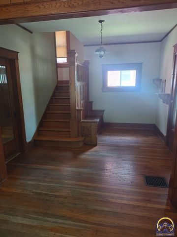 135 SW Taylor ST, Topeka, KS 66603