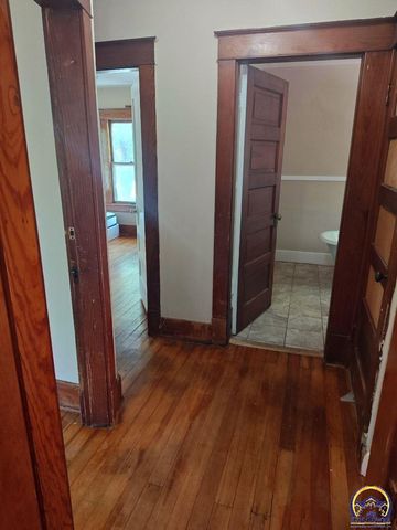 135 SW Taylor ST, Topeka, KS 66603