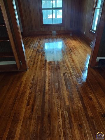 135 SW Taylor ST, Topeka, KS 66603