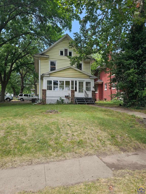 135 SW Taylor ST, Topeka, KS 66603