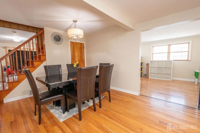 62 Hillcrest Avenue, Edison, NJ 08817