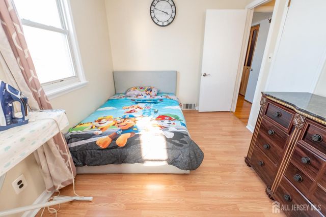 62 Hillcrest Avenue, Edison, NJ 08817