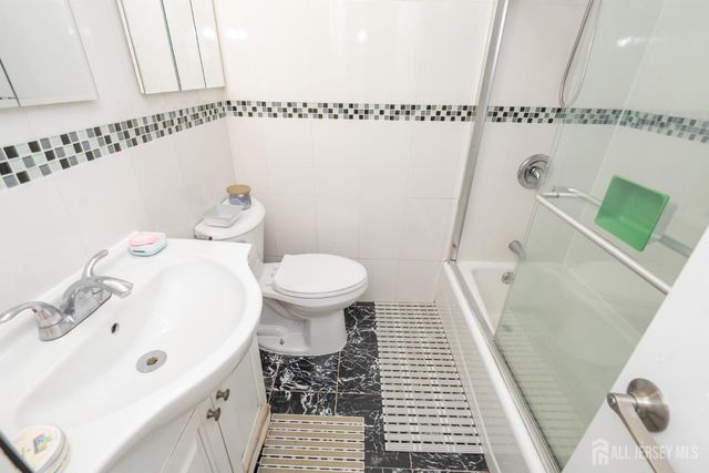 62 Hillcrest Avenue, Edison, NJ 08817