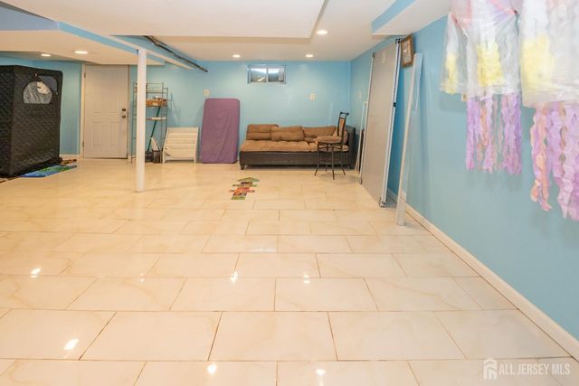 62 Hillcrest Avenue, Edison, NJ 08817