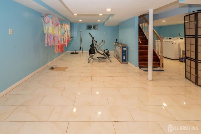 62 Hillcrest Avenue, Edison, NJ 08817