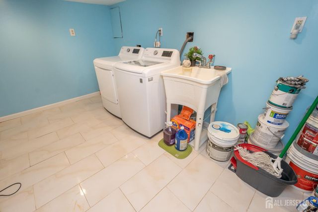 62 Hillcrest Avenue, Edison, NJ 08817