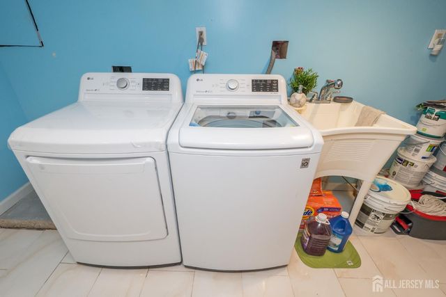 62 Hillcrest Avenue, Edison, NJ 08817