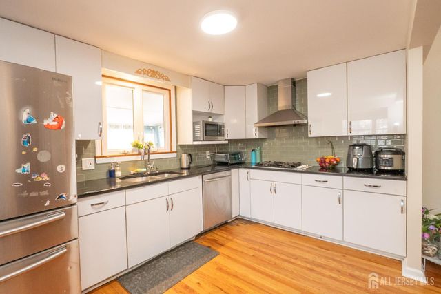 62 Hillcrest Avenue, Edison, NJ 08817