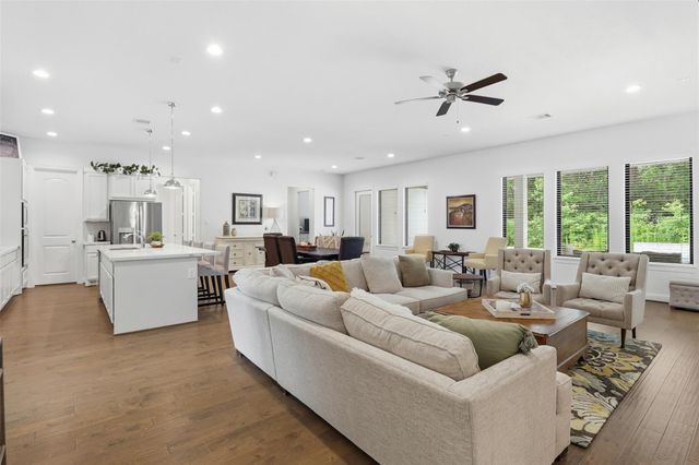 120 Tree Top Place, Magnolia, TX 77354
