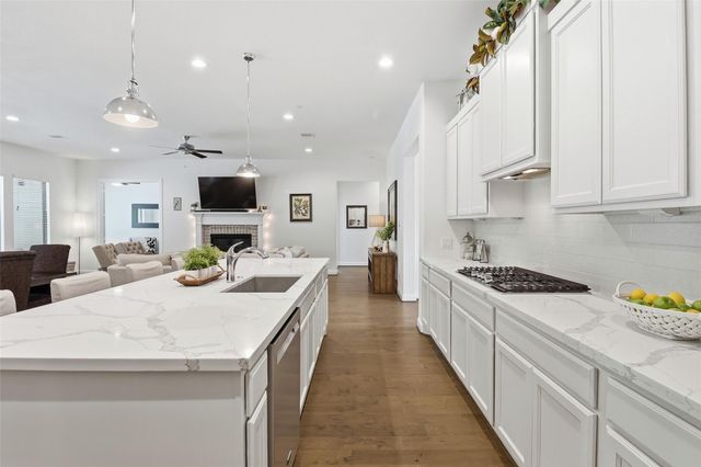 120 Tree Top Place, Magnolia, TX 77354
