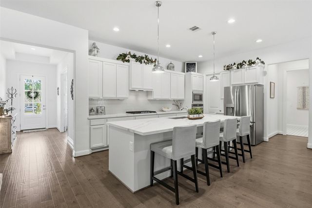 120 Tree Top Place, Magnolia, TX 77354