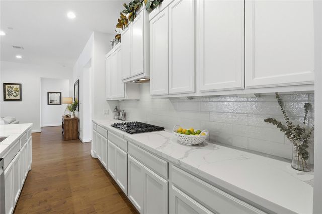 120 Tree Top Place, Magnolia, TX 77354