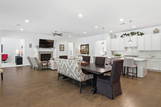 120 Tree Top Place, Magnolia, TX 77354
