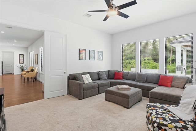 120 Tree Top Place, Magnolia, TX 77354