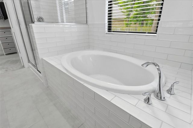120 Tree Top Place, Magnolia, TX 77354