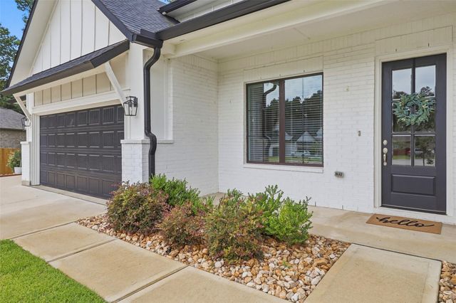120 Tree Top Place, Magnolia, TX 77354