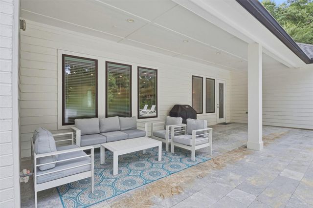 120 Tree Top Place, Magnolia, TX 77354