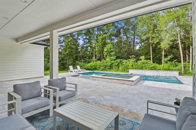120 Tree Top Place, Magnolia, TX 77354