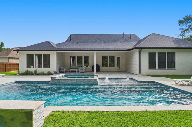 120 Tree Top Place, Magnolia, TX 77354