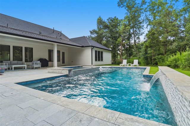 120 Tree Top Place, Magnolia, TX 77354