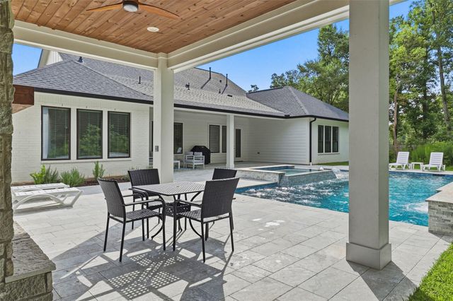 120 Tree Top Place, Magnolia, TX 77354