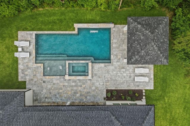 120 Tree Top Place, Magnolia, TX 77354