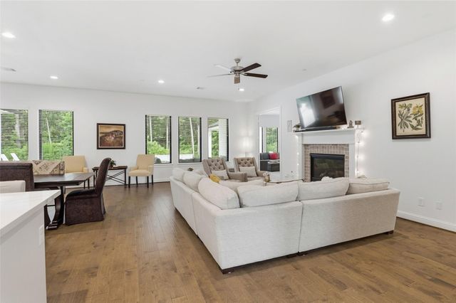 120 Tree Top Place, Magnolia, TX 77354