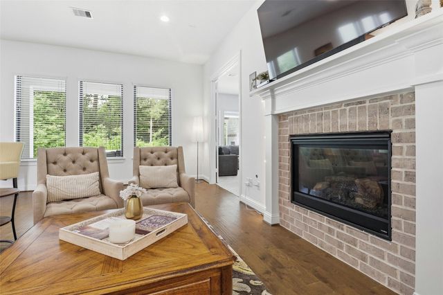120 Tree Top Place, Magnolia, TX 77354