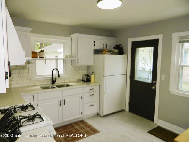 6922 Calson Drive, Lansing, MI 48911