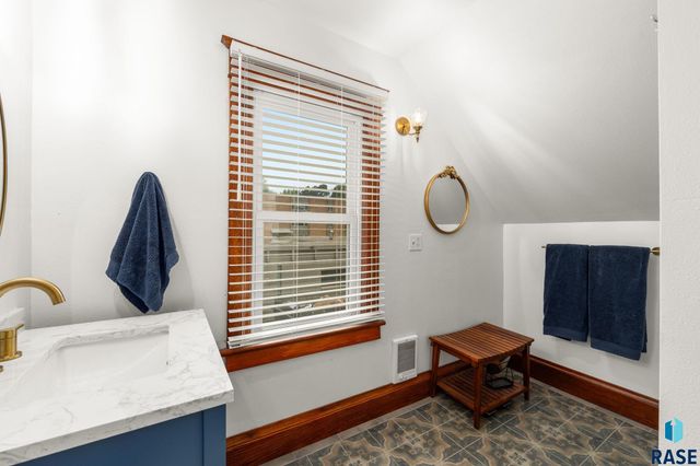 805 S Phillips Ave Avenue, Sioux Falls, SD 57104