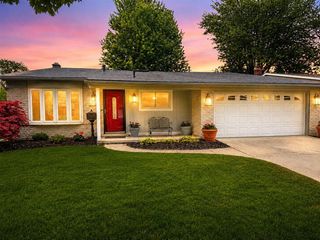11109 S Maplelawn Avenue, Taylor, MI 48180