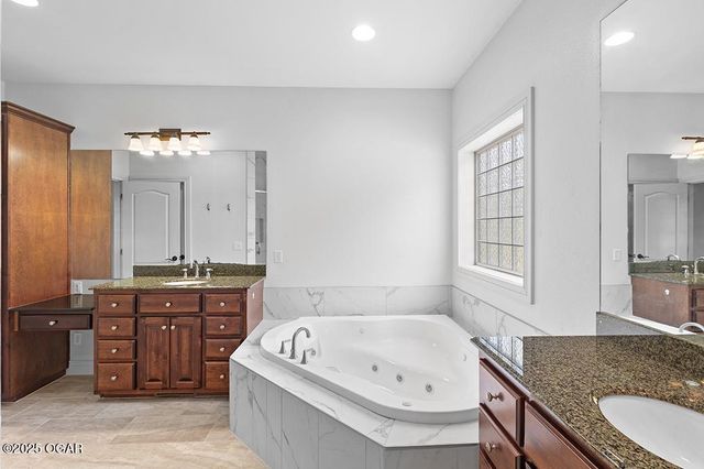 110 Crestwood Estates, Pittsburg, KS 66762