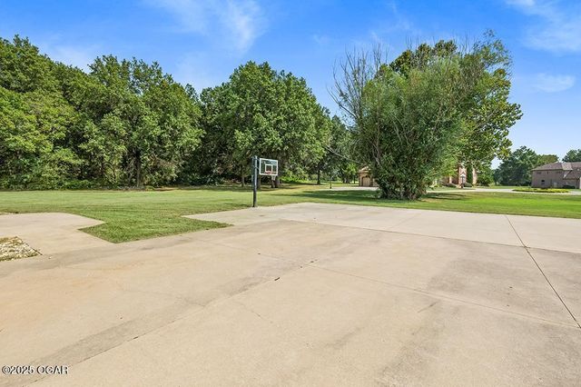 110 Crestwood Estates, Pittsburg, KS 66762
