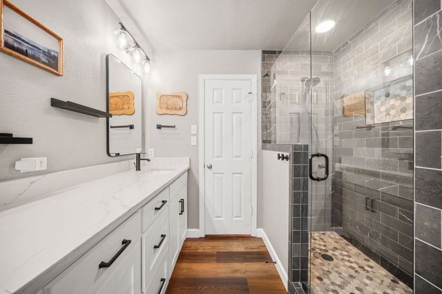 609 Columbia Avenue, Waxahachie, TX 75165