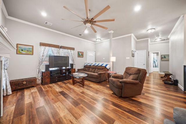 609 Columbia Avenue, Waxahachie, TX 75165