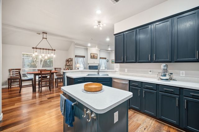 609 Columbia Avenue, Waxahachie, TX 75165