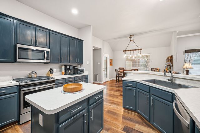 609 Columbia Avenue, Waxahachie, TX 75165