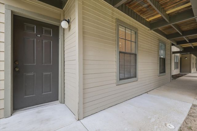 218 N Texas Boulevard 109, Denton, TX 76201