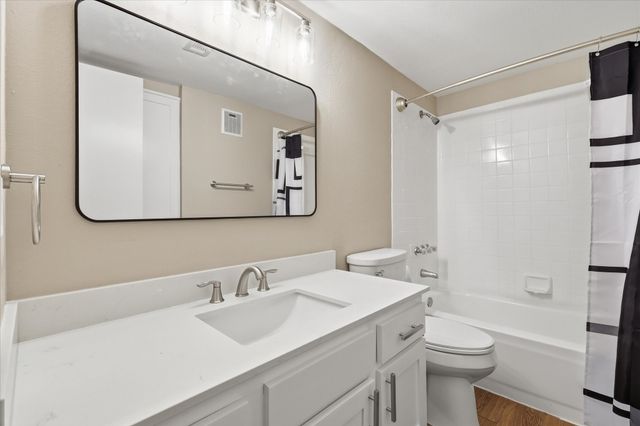 218 N Texas Boulevard 109, Denton, TX 76201