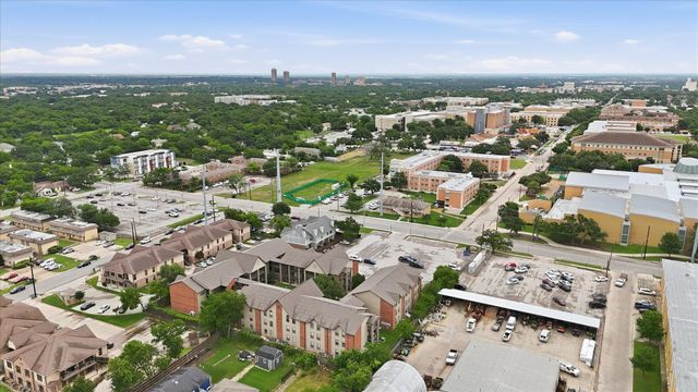 218 N Texas Boulevard 109, Denton, TX 76201