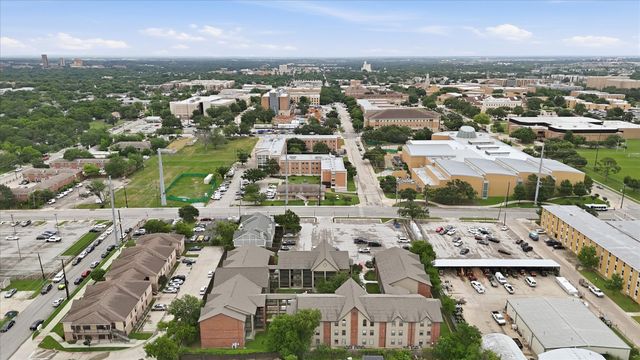 218 N Texas Boulevard 109, Denton, TX 76201