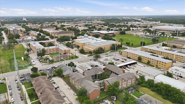 218 N Texas Boulevard 109, Denton, TX 76201