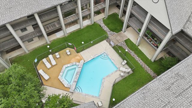 218 N Texas Boulevard 109, Denton, TX 76201