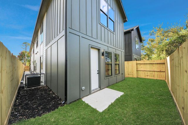 7911 Lynette Street, Houston, TX 77028