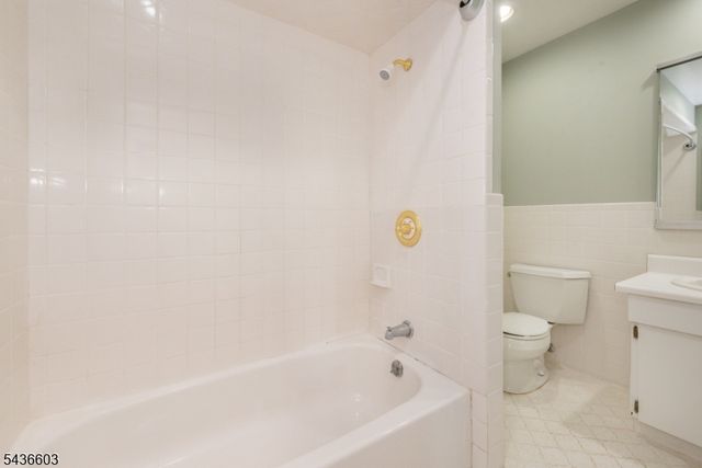 28 Brandywyne Dr, Florham Park Boro, NJ 07932