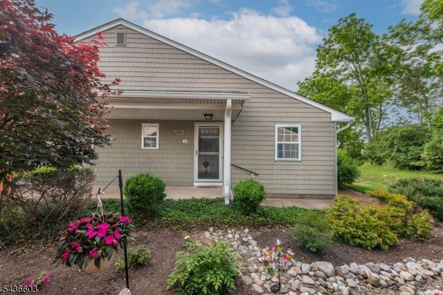 28 Brandywyne Dr, Florham Park Boro, NJ 07932