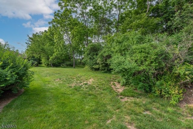 28 Brandywyne Dr, Florham Park Boro, NJ 07932