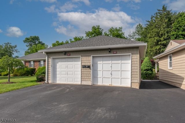 28 Brandywyne Dr, Florham Park Boro, NJ 07932