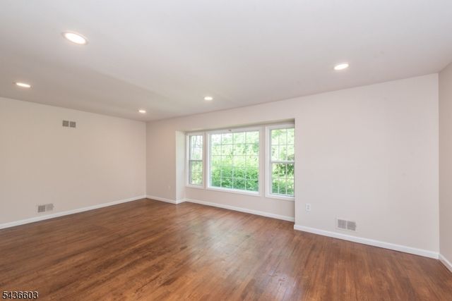 28 Brandywyne Dr, Florham Park Boro, NJ 07932